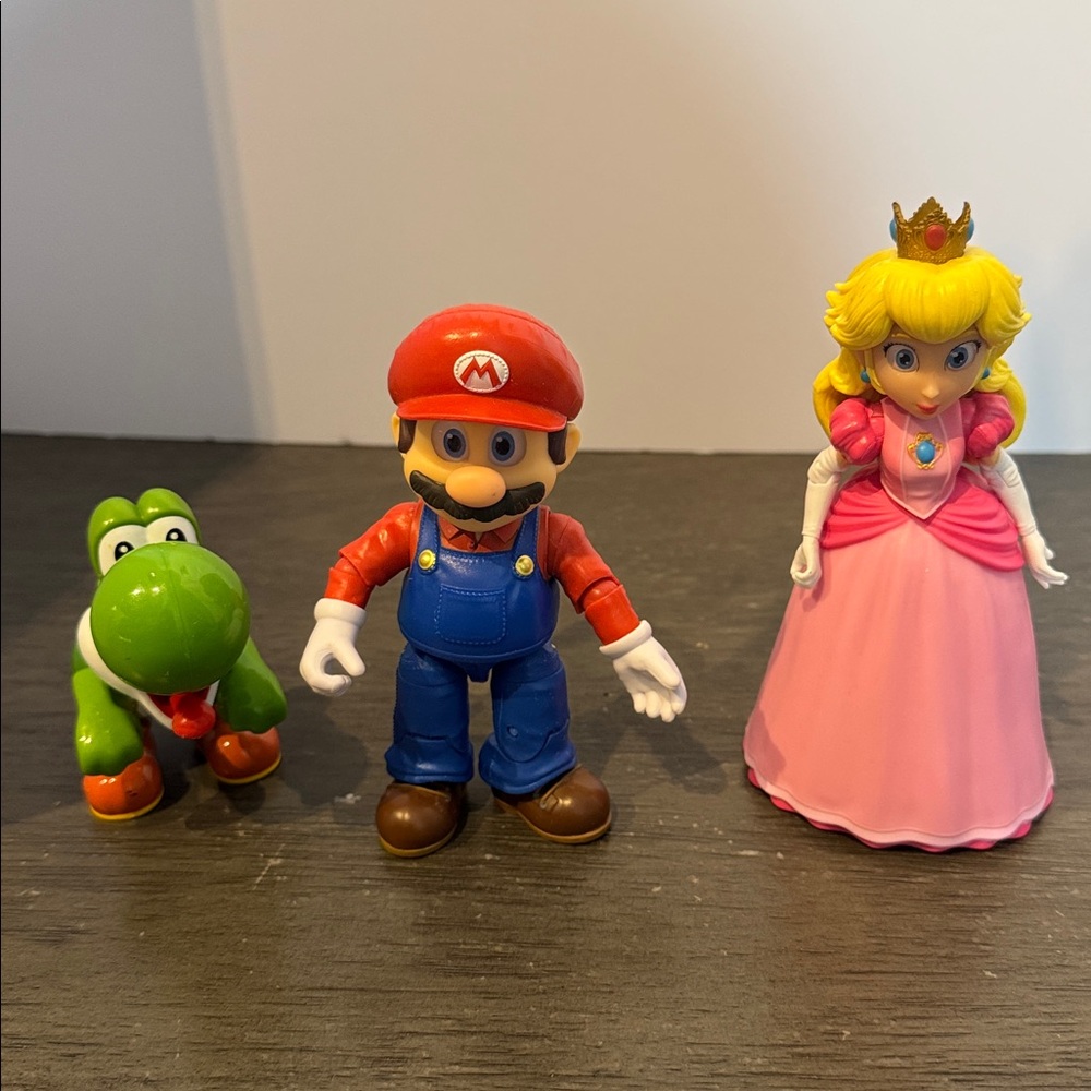Súper Mario bros lot of 13 piece different sizes Mario Yoshi
And princess peach - Picture 4 of 4